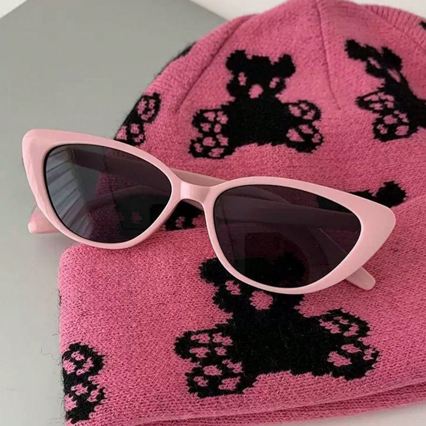 1 Pair UV Protection Luxury Elegant Women’s Sunglasses – Narrow Cat Eye Pink Plastic Frame with Bold Black Lenses, Retro Versatile Face-Slimming Sun Protection Accessory for Daily & Special Occasions
