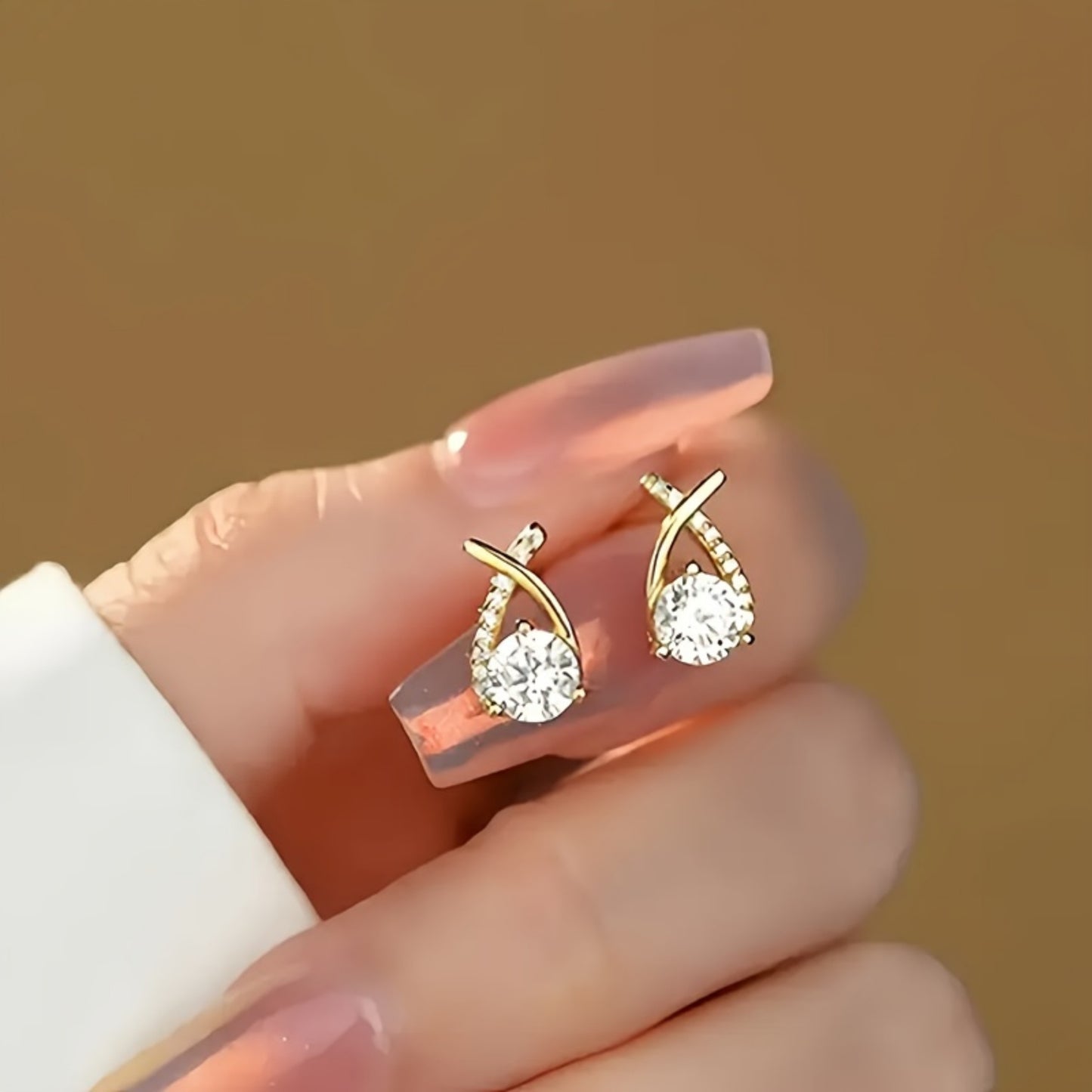 1 Pair of Fashionable & Elegant Gold Stud Earrings – Adorned with Sparkling Cubic Zirconia, Cute Stylish Design Perfect for Daily Wear, Travel & Celebration Events