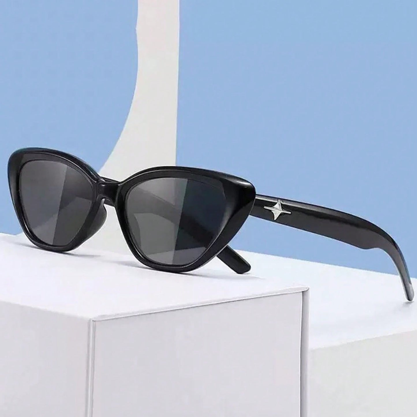 1 Pair Women’s UV Protection Retro Cat Eye Sunglasses – Sleek Black Narrow Frame Adorned with Star Detailing, Perfectly Tailored for Small Face Shapes, Elegant Fashion Shades for Everyday Styling
