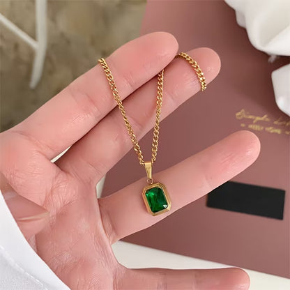 1 Piece Women’s Green Square Pendant Necklace – Retro French-Style Design, Alloy Setting & Elegant Collarbone Chain, Perfect for Valentine’s Day, Party Looks & Daily Wear
