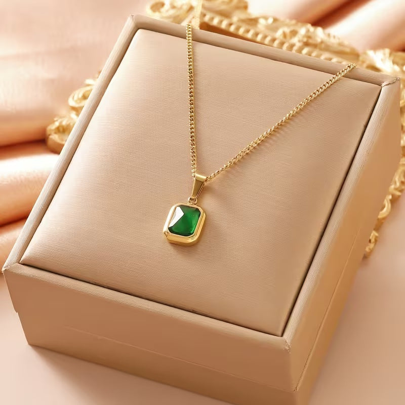 1 Piece Women’s Green Square Pendant Necklace – Retro French-Style Design, Alloy Setting & Elegant Collarbone Chain, Perfect for Valentine’s Day, Party Looks & Daily Wear