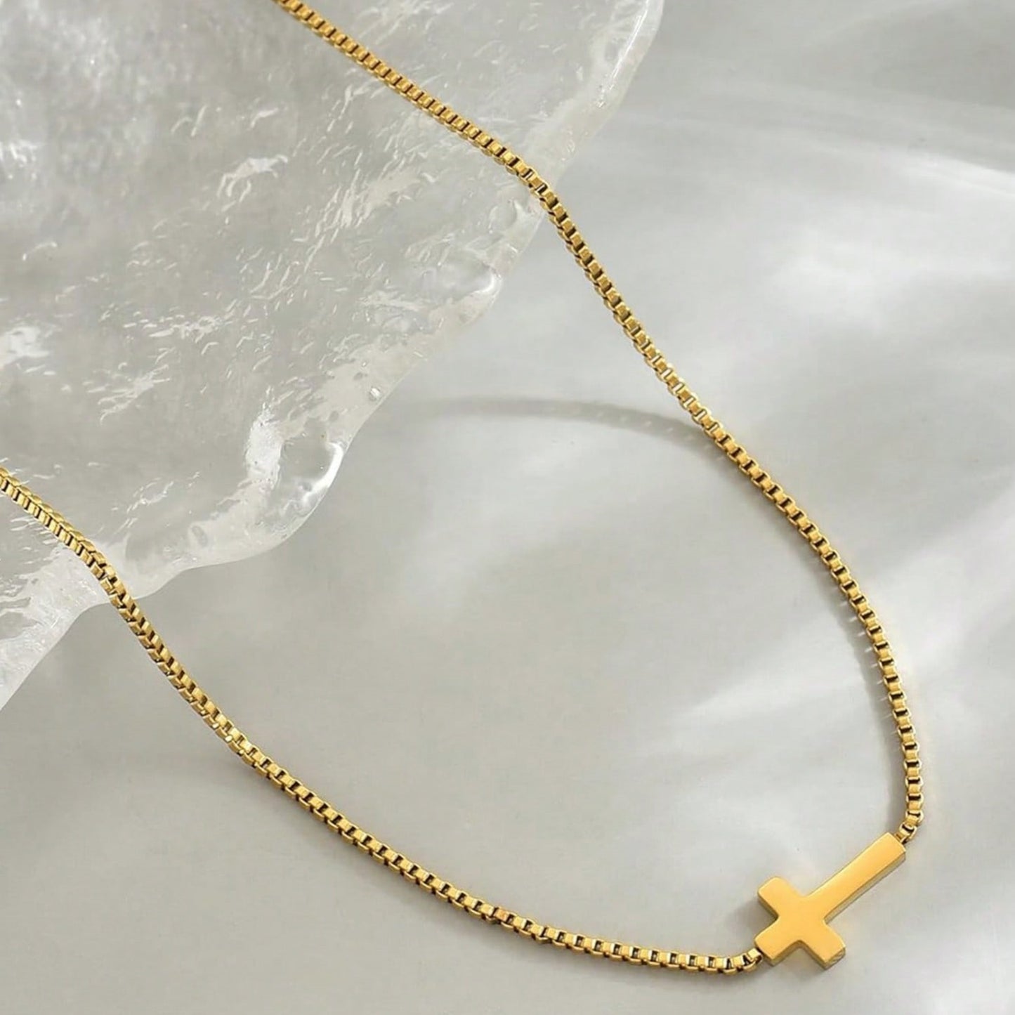 1 Piece Elegant Cross Pendant Necklace – Sleek Graceful Lines, Refined Everyday Jewelry Perfect for Women’s Light Romantic Dates & Daily Commutes, Practical Stylish Gift for Girls