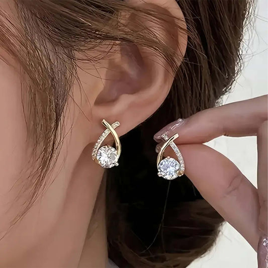 1 Pair of Fashionable & Elegant Gold Stud Earrings – Adorned with Sparkling Cubic Zirconia, Cute Stylish Design Perfect for Daily Wear, Travel & Celebration Events