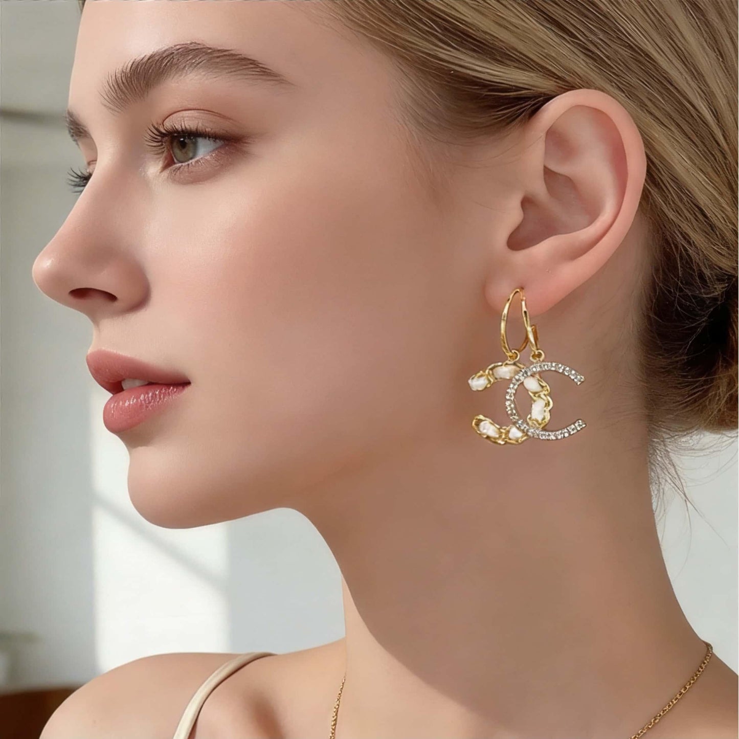 1 Pair Fashionable White Double C Earrings – Exquisite Luxury Braided Detailing, Timeless Elegant Charm, Versatile Jewelry Perfect for Daily Commutes & Special Occasions