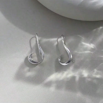 1 Pair Silver-Tone Retro Hook Earrings – Unique Irregular Design & Hypoallergenic, Bohemian-Chic Travel Souvenirs & Thoughtful Gifts for Women (Valentine’s Day, Holidays)