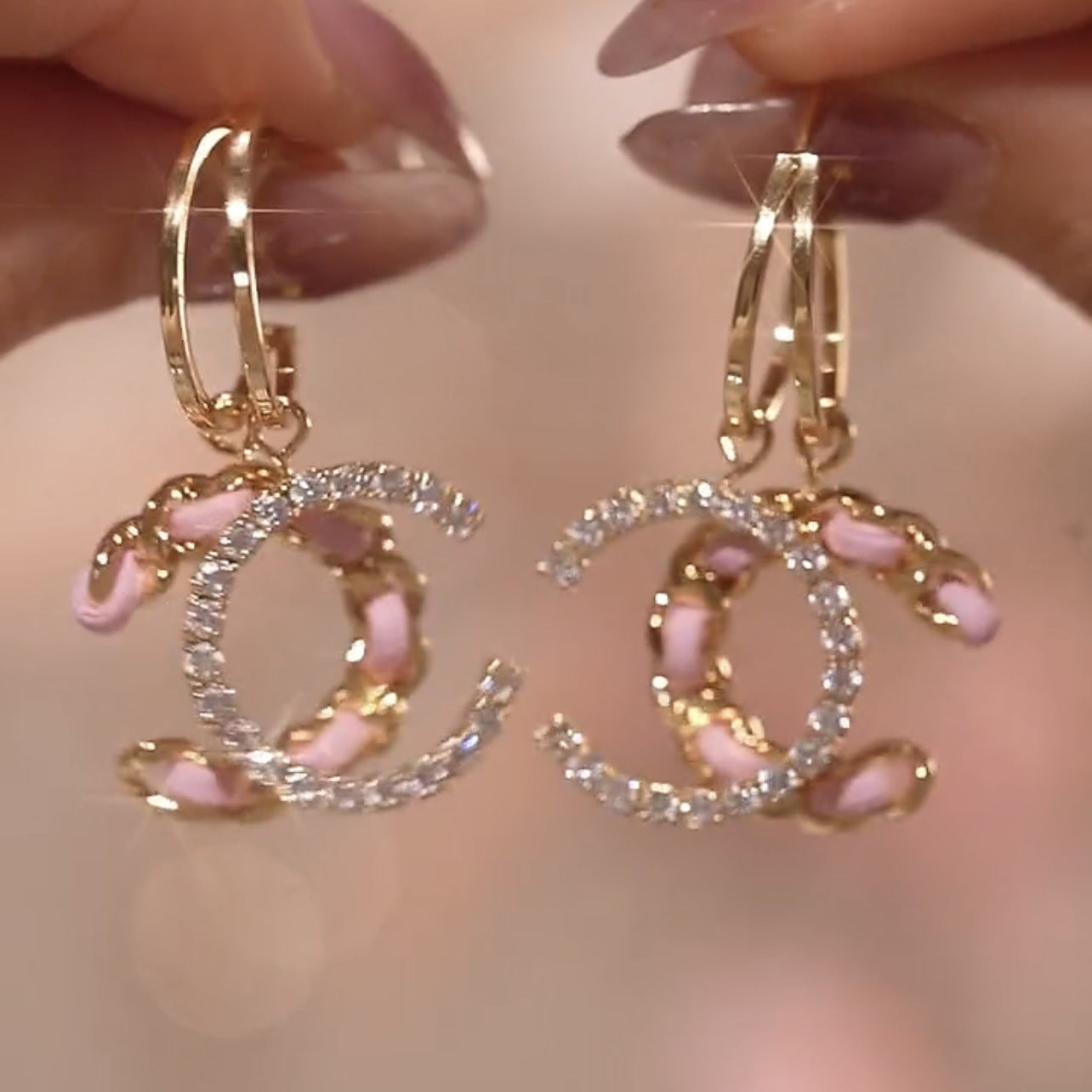 1 Pair Luxury Pink Double C Earrings – Exquisite Braided Woven Craftsmanship, Timeless Elegant & Chic Vibe, Versatile Fashion Jewelry Perfect for Daily Wear & Special Occasions