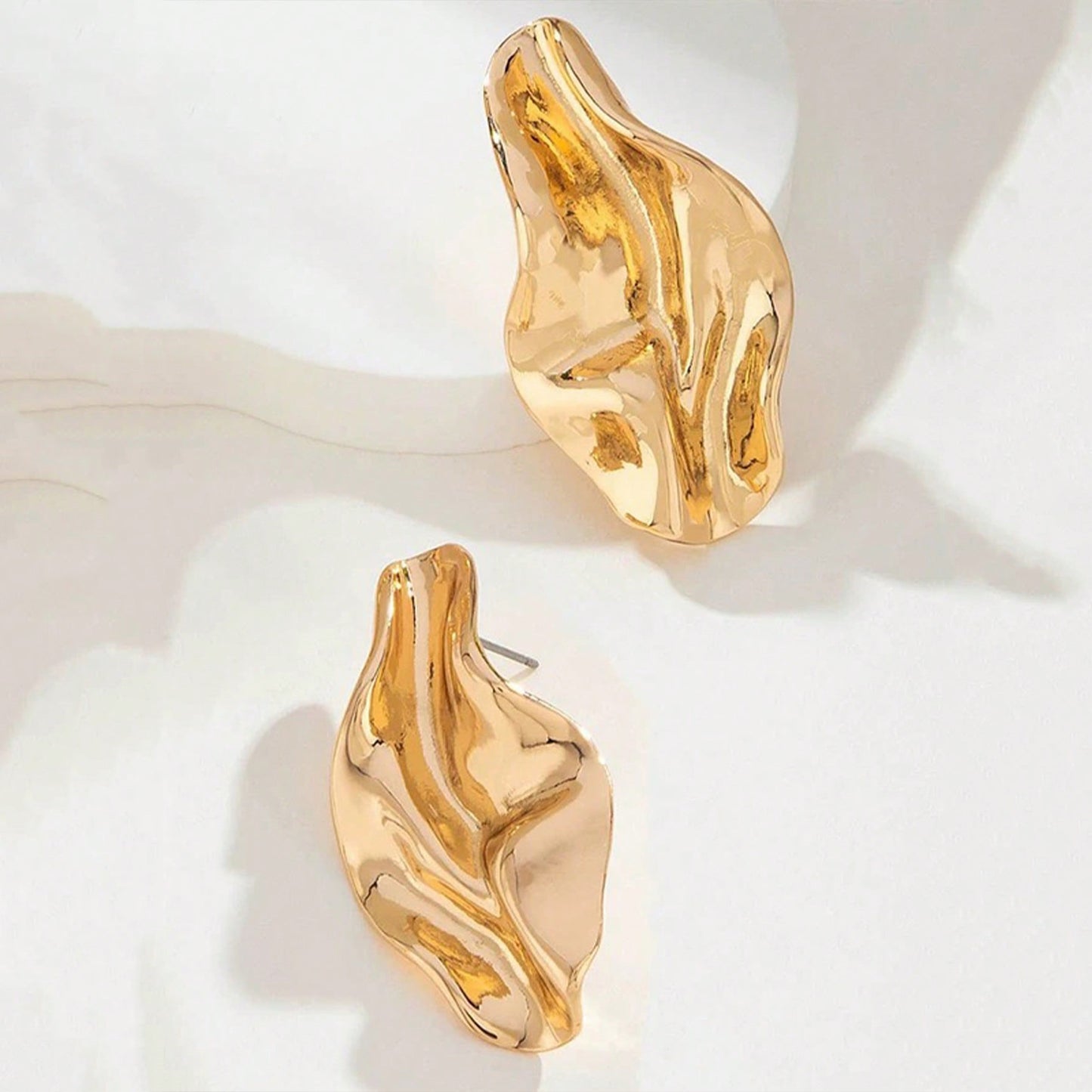 1 Pair Women’s Large Statement Gold Irregular Geometric Leaf Earrings – Bold Minimalist Metal Craftsmanship, Sleek Design Perfect for Elevating Distinctive Daily Outfits