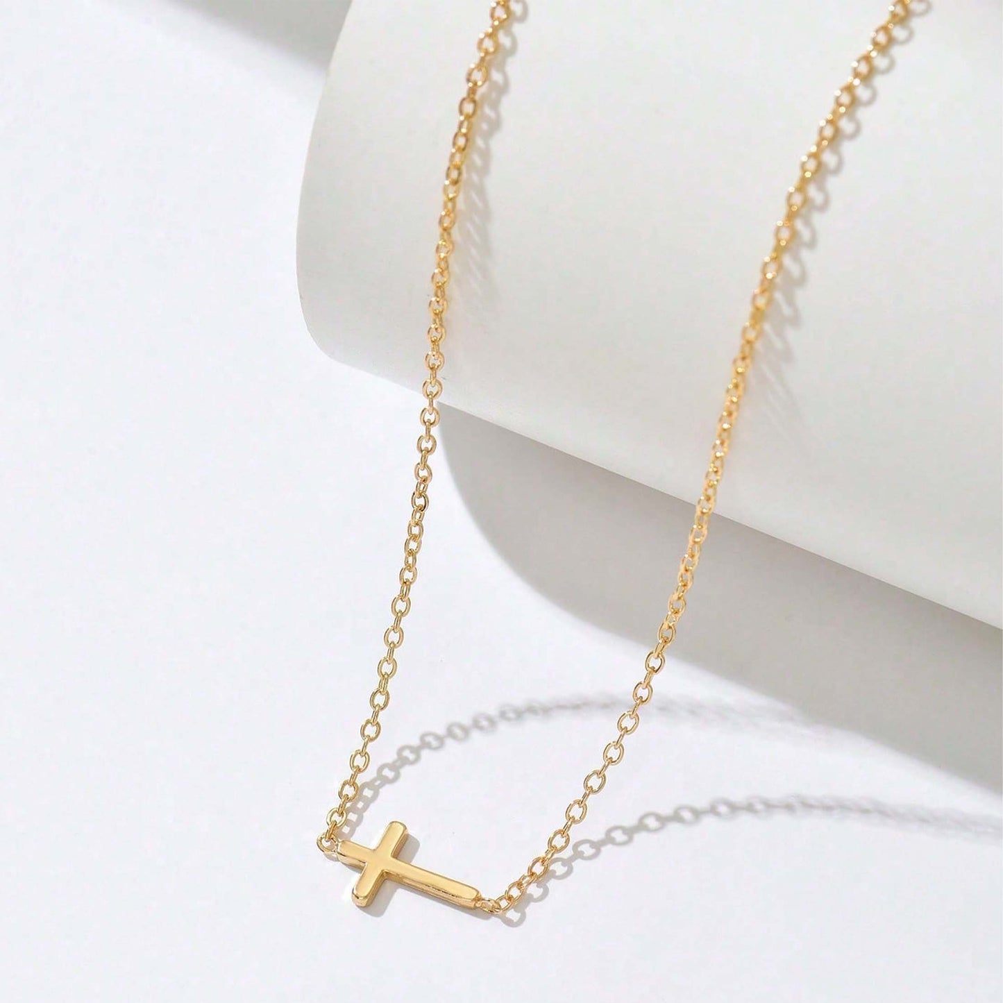1 Piece Elegant Cross Pendant Necklace – Sleek Graceful Lines, Refined Everyday Jewelry Perfect for Women’s Light Romantic Dates & Daily Commutes, Practical Stylish Gift for Girls