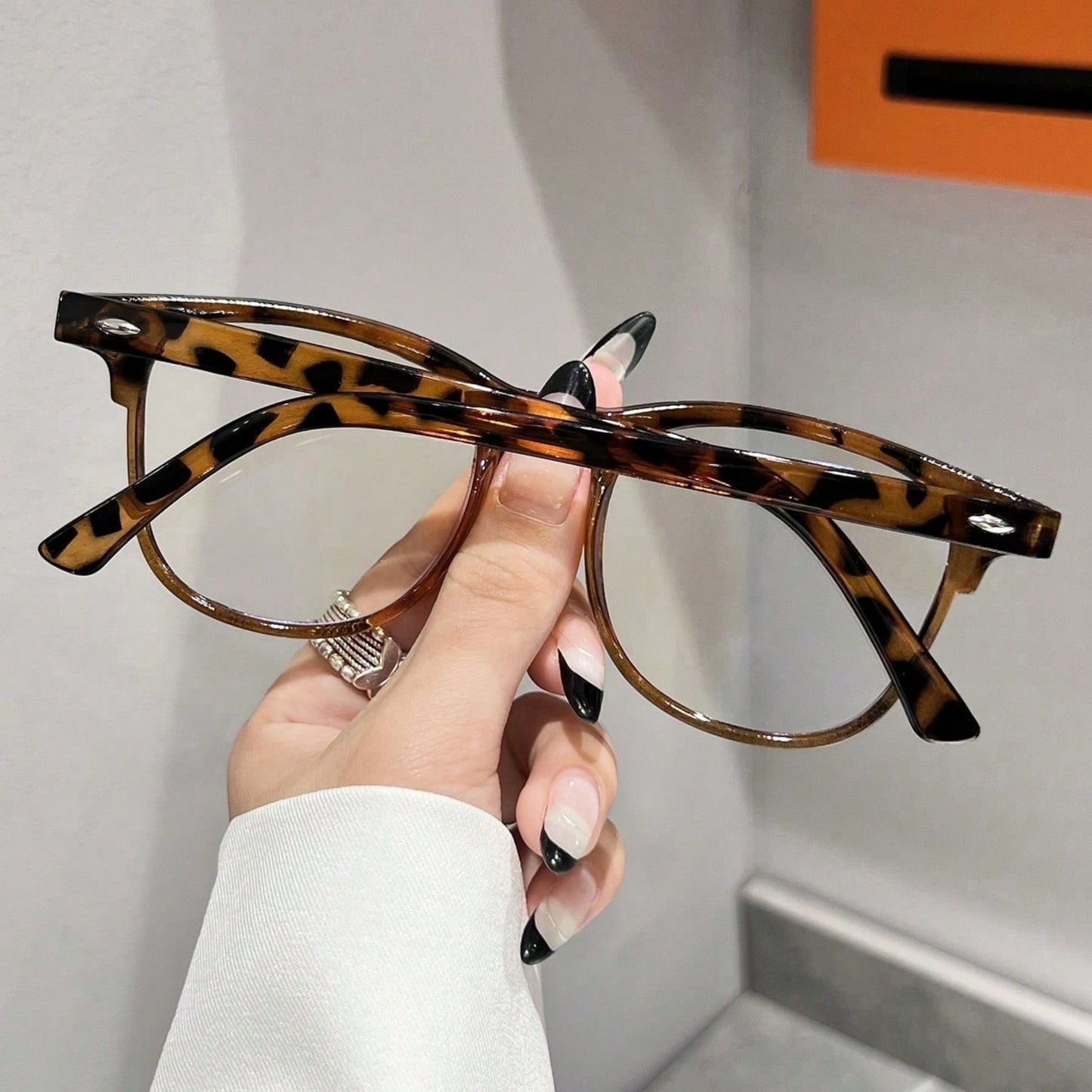 1 Pair Versatile Retro 90s Leopard Print Unisex Artistic Flat Lens Glasses – Timeless Nineties Vibe, Ideal for Daily Commuting, Reading, Gaming, TV Sessions & Stylish Women’s Fashion Accessory