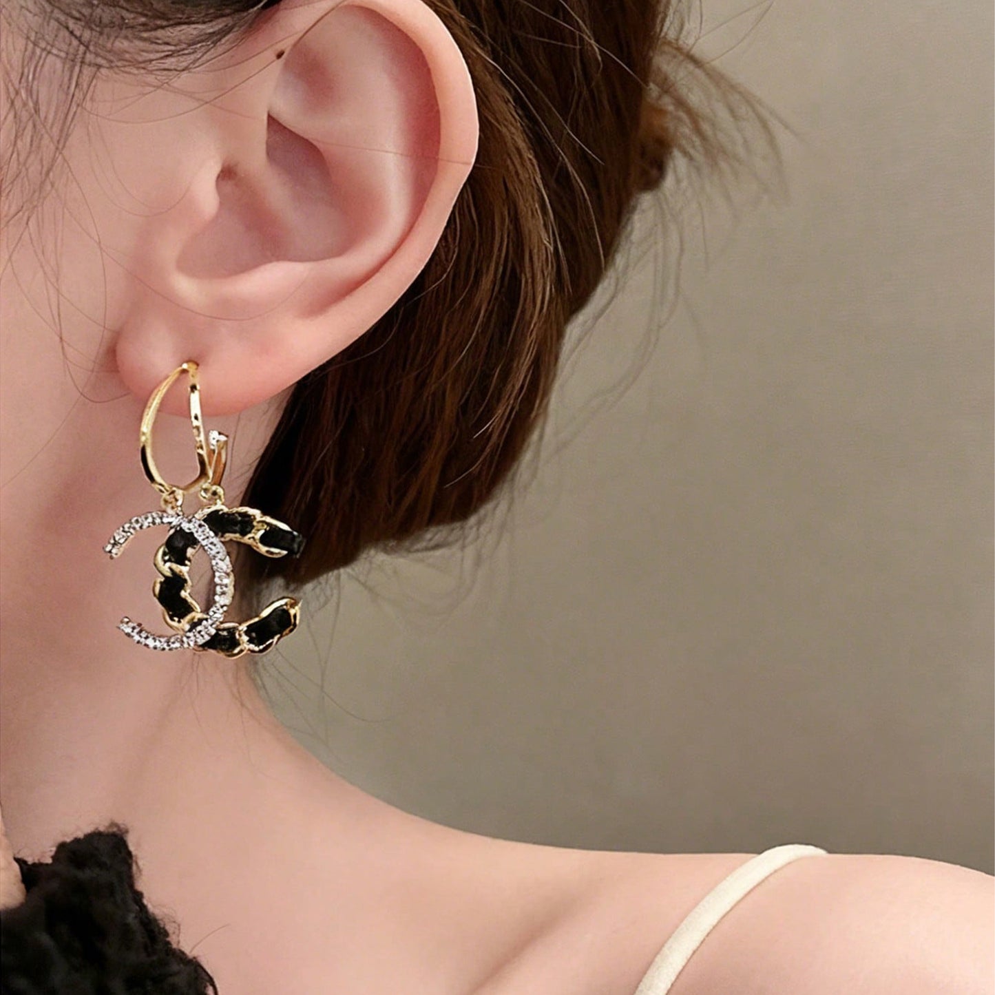 1 Pair Luxury Black Double C Earrings – Exquisite Braided Woven Craftsmanship, Timeless Elegant & Chic Vibe, Versatile Fashion Jewelry Perfect for Daily Wear & Special Occasions