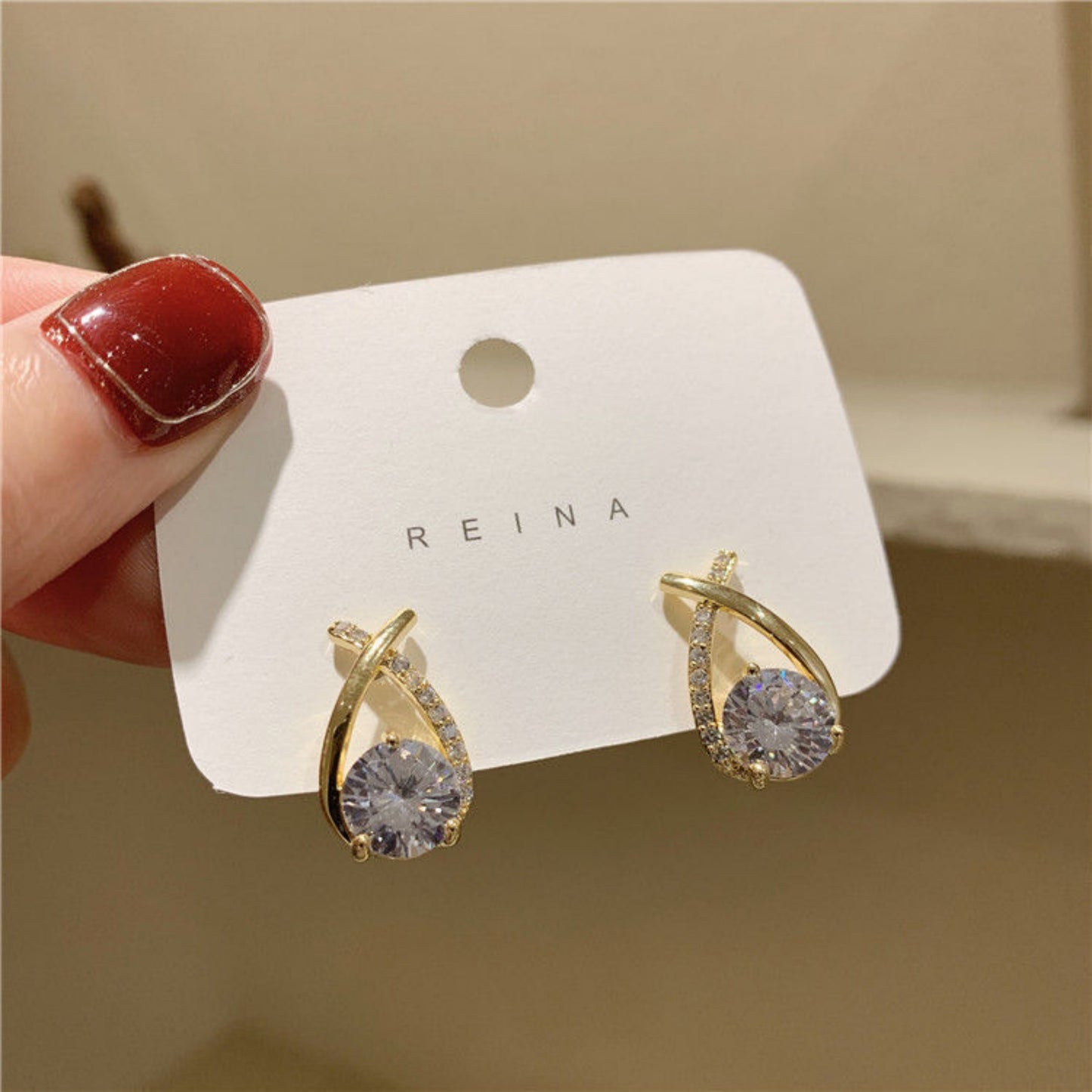 1 Pair of Fashionable & Elegant Gold Stud Earrings – Adorned with Sparkling Cubic Zirconia, Cute Stylish Design Perfect for Daily Wear, Travel & Celebration Events